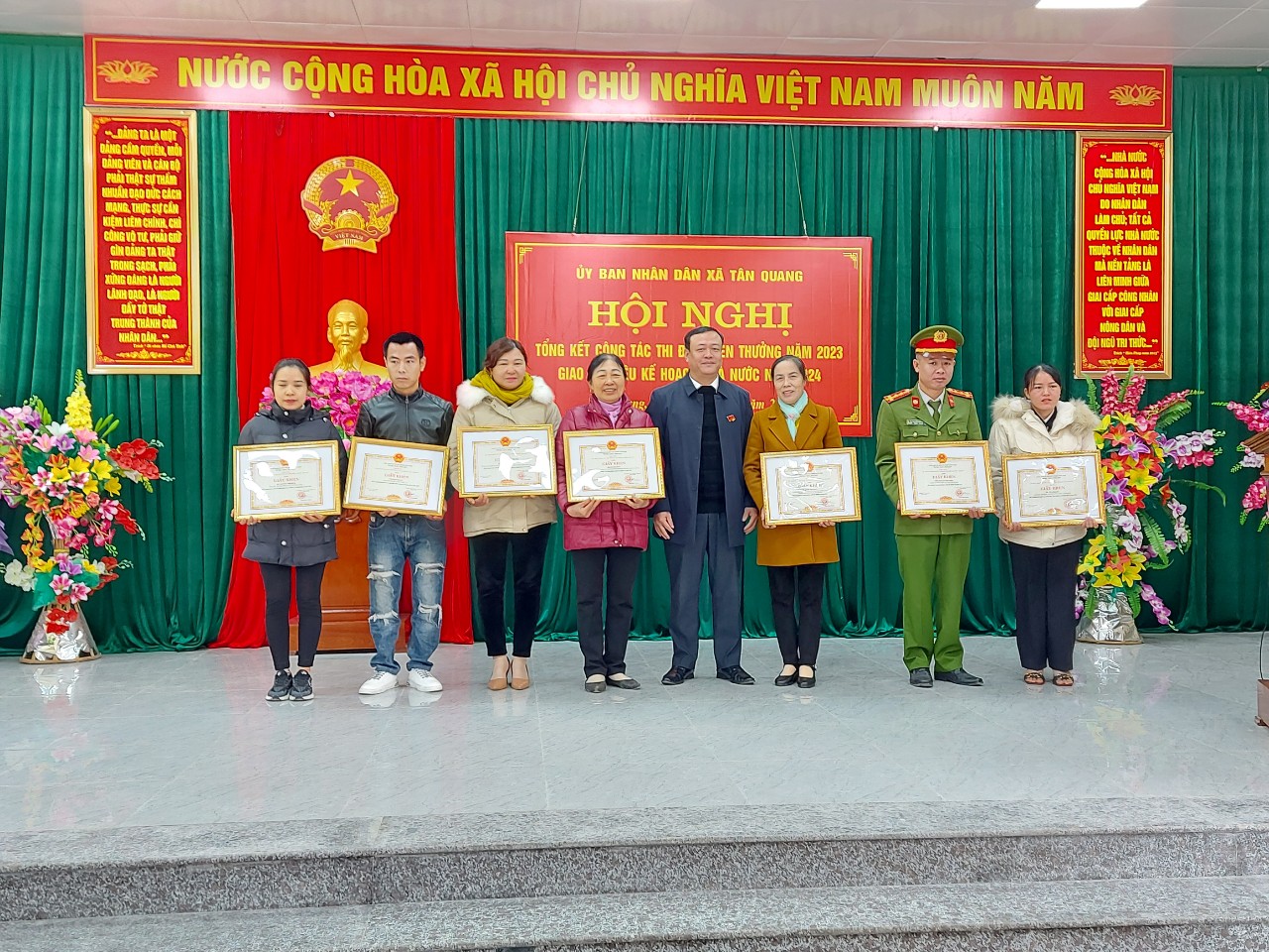 Xã Tân Quang tổ chức Hội nghị tổng kết công tác thi đua khen thưởng năm 2023, Triển khai nhiệm vụ phát triển kinh tế xã hội năm 2024