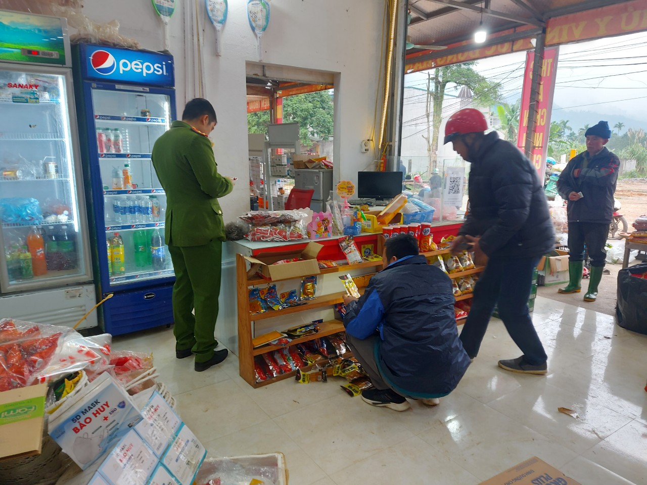 Xã Tân Quang triển khai công tác kiểm tra an toàn thực phẩm trong dịp Tết Nguyên đán Giáp Thìn năm 2024