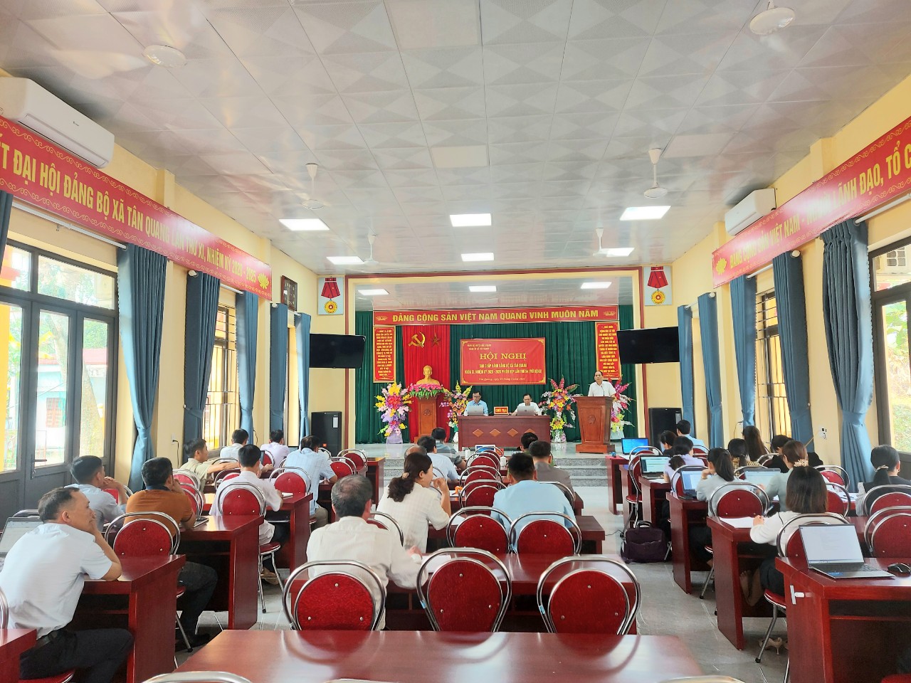 Xã Tân Quang tổ chức Hội nghị Ban chấp hành Đảng bộ xã lần thứ 53 mở rộng