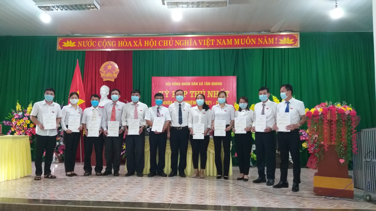 Kỳ họp thứ nhất HĐND xã Tân Quang khóa XXIII, nhiệm kỳ 2021-2026 thành công tốt đẹp.