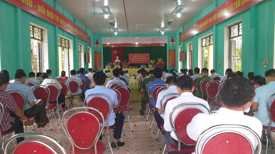 Tổ Đại biểu số 09 HĐND tỉnh Hà Giang, Đại biểu HĐND huyện Bắc Quang  tiếp xúc cử tri trước kỳ họp thứ hai tại xã Tân Quang.