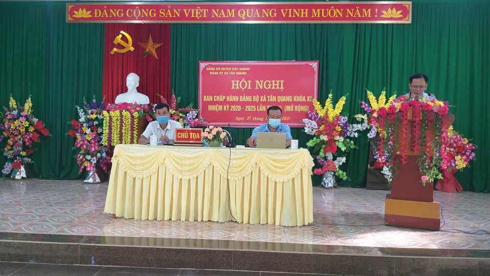Ban chấp hành Đảng bộ xã Tân Quang tổ chức hội nghị lần thứ 18 mở rộng.