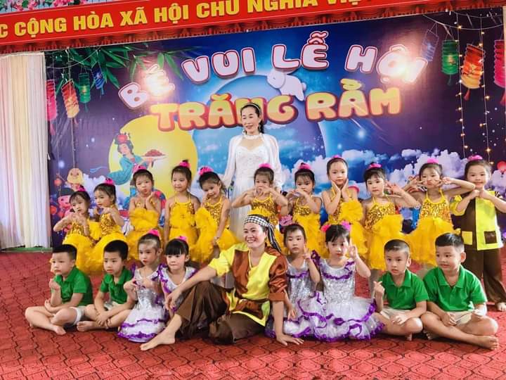 Trường Mầm Non Tân Quang tổ chức Tết trung thu cho các cháu thiếu nhi