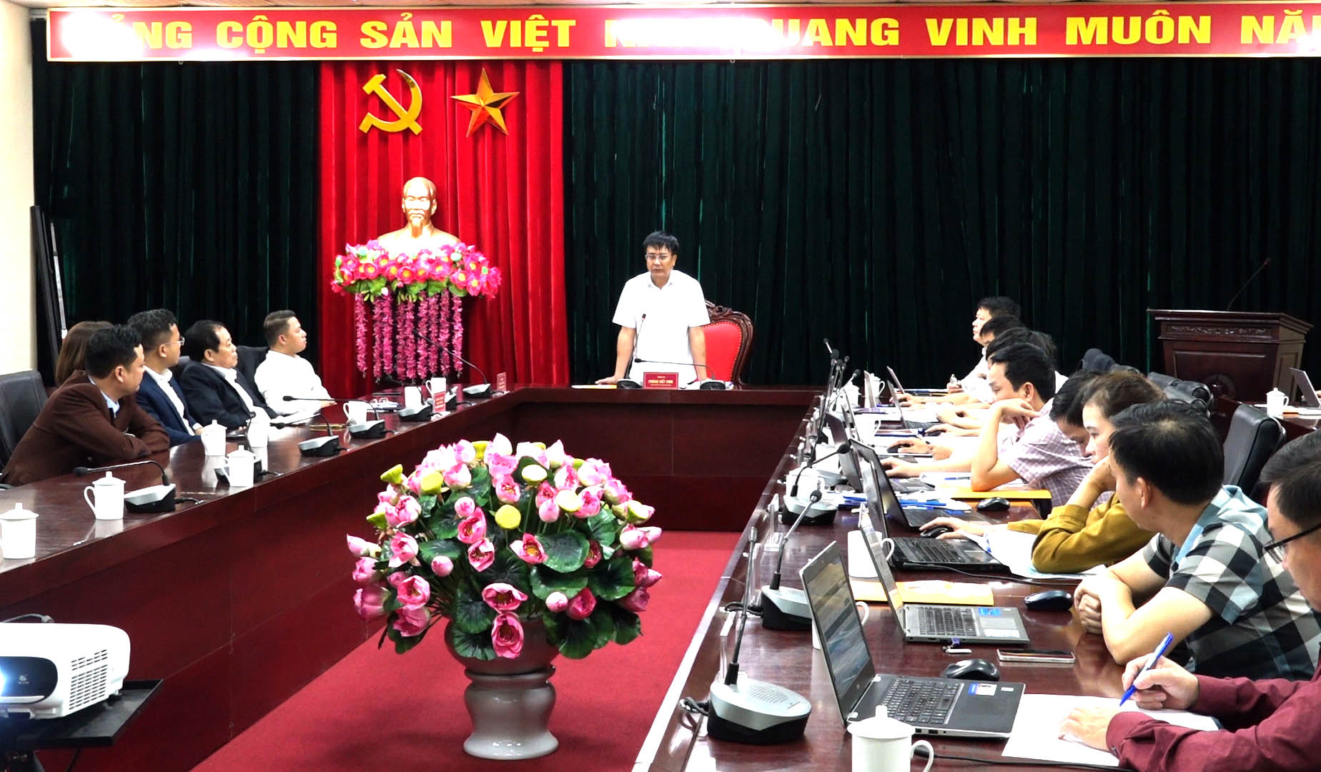 Chủ tịch UBND huyện Bắc Quang Phùng Viết Vinh làm việc với Công ty cổ phần tập đoàn ZOGROUP về kết quả khảo sát các Dự án trong huyện