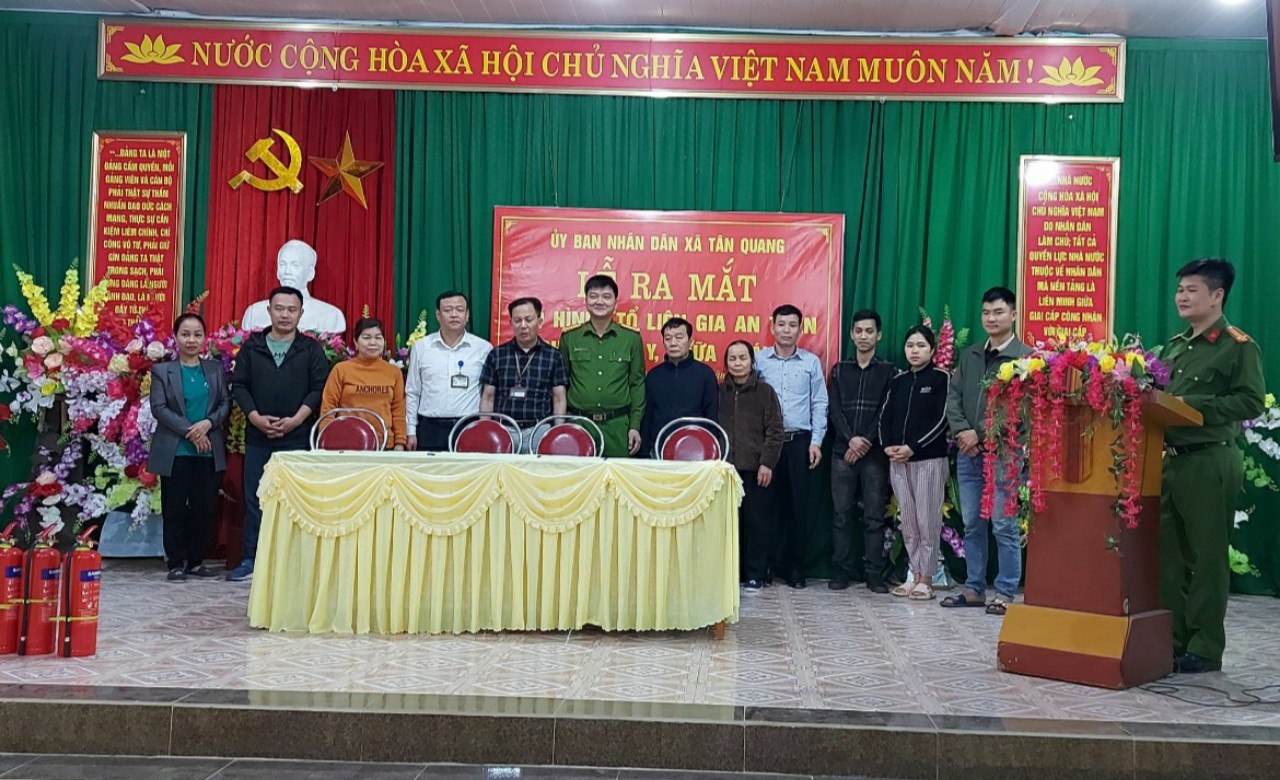 Xã Tân Quang ra mắt mô hình “Tổ liên gia an toàn phòng cháy, chữa cháy”