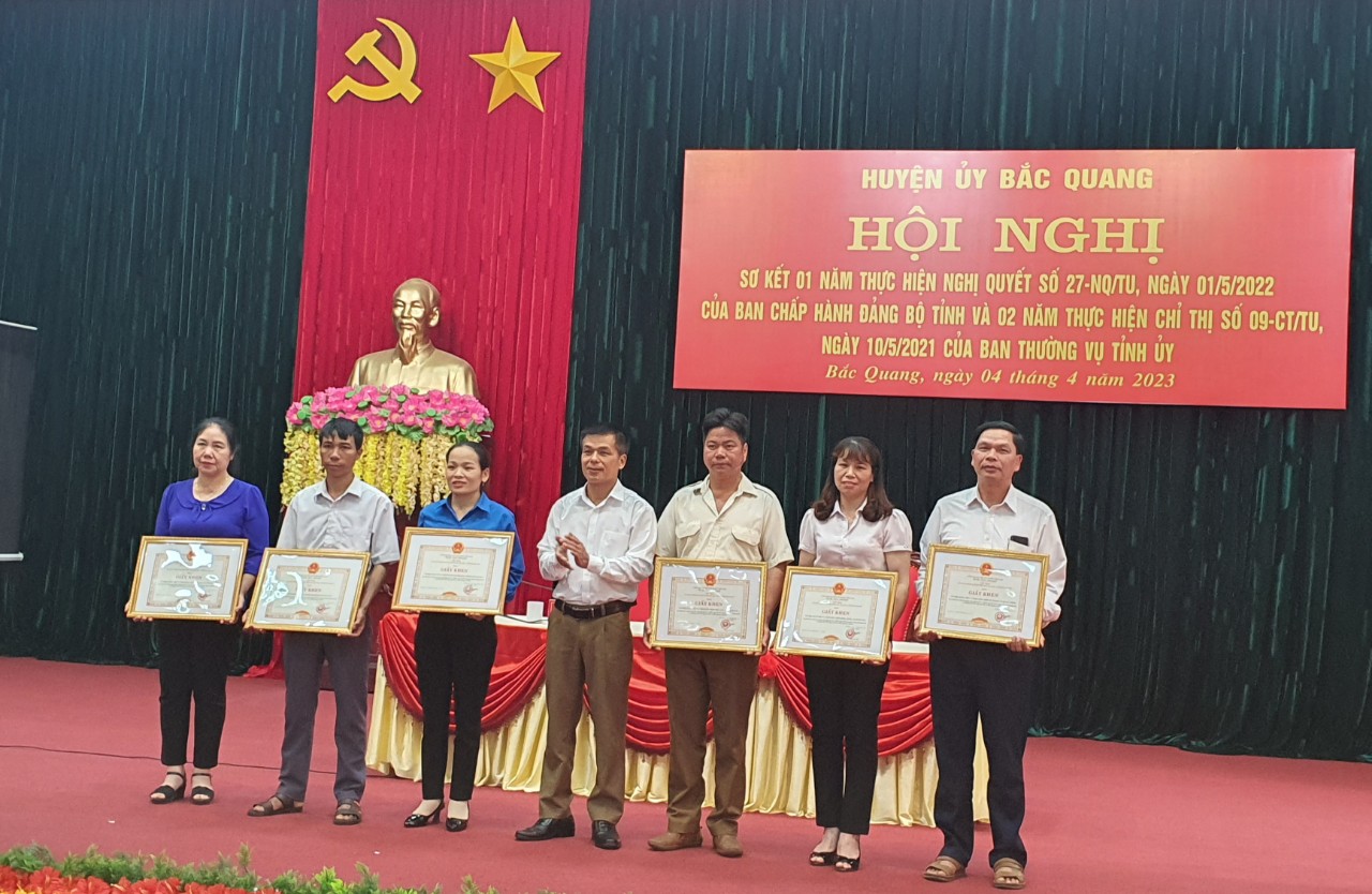 Bắc Quang sơ kết 01 năm thực hiện Nghị quyết số 27 của BCH Đảng bộ Tỉnh và 02 năm thực hiện Chỉ thị số 09 của BTV Tỉnh uỷ