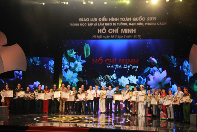 Xã Tân Quang tổ chức hội nghị triển khai chương trình giáo dục phổ thông năm 2018 cấp tiểu học